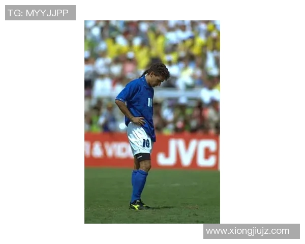 足球巨星与雪茄的完美结合艺术挂画展现魅力与风采