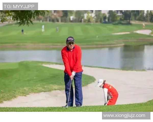 足球明星的自我介绍与成长历程分享：从绿茵场到荣耀巅峰的心路历程